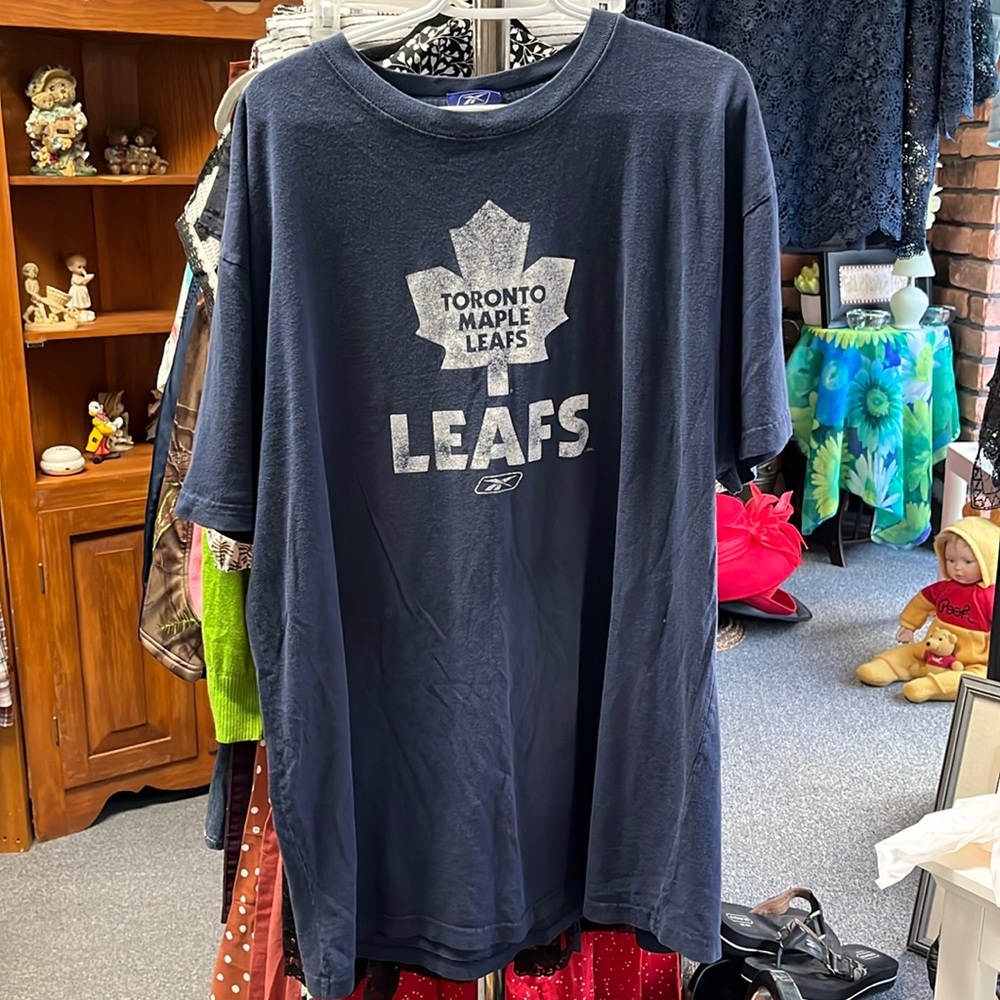 Vintage Reebok Leafs t